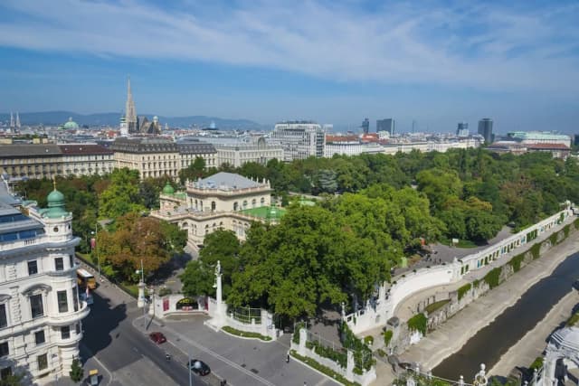 InterContinental Vienna by IHG-Premium Room, 1 King Bed, City View, Corner-8