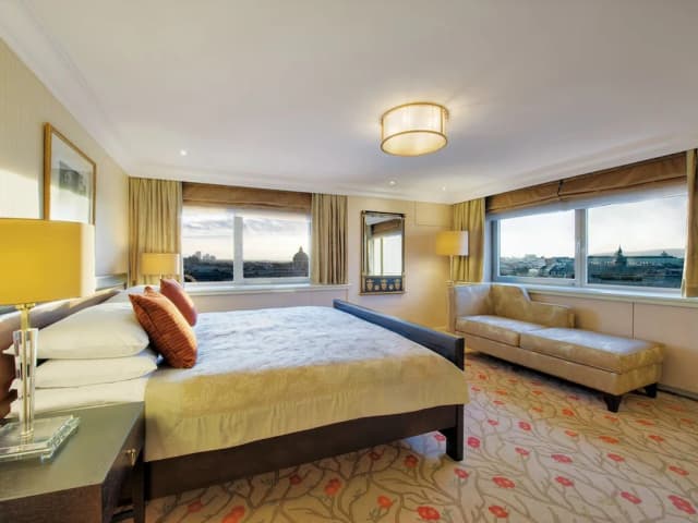 InterContinental Vienna by IHG-Premium Room, 1 King Bed, City View, Corner-2