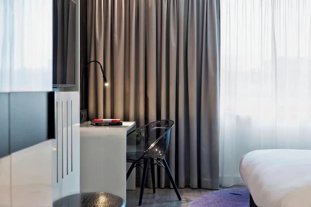 ルネサンス ウィーン シェーンブルン ホテル-クラシック ルーム キングベッド 1 台-4