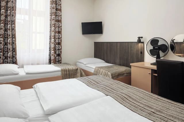布拉格高級飯店-標準四人房-3