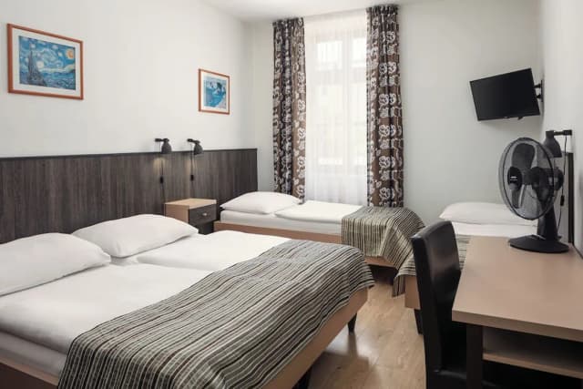 布拉格高級飯店-標準四人房-1