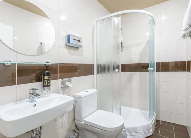 布拉格高級飯店-標準四人房-2