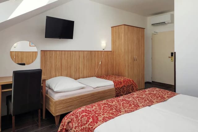 布拉格高級飯店-高級三人房-5