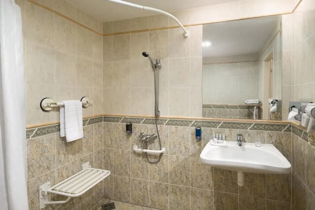 Ramada by Wyndham Prague City Centre-Room, 2 Twin Beds, Non Smoking-4