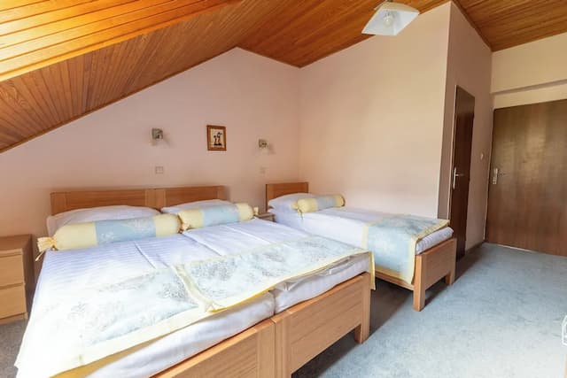 Hotel Wilhelm-三人房-2