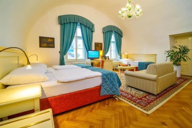 Josephine Old Town Square Hotel - Czech Leading Hotels-Triple Room-4