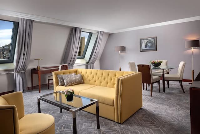 Hilton Prague Old Town-套房, 1 张特大床, 城市景观 (Governor)-3