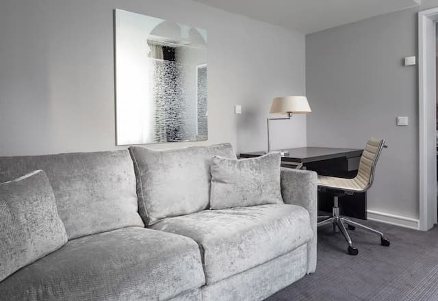 Hilton Prague Old Town-高级房, 1 张特大床 (with Sofa)-2