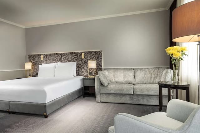 Hilton Prague Old Town-高级房, 1 张特大床 (with Sofa)-4