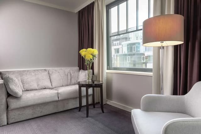 Hilton Prague Old Town-高级房, 1 张特大床 (with Sofa)-5