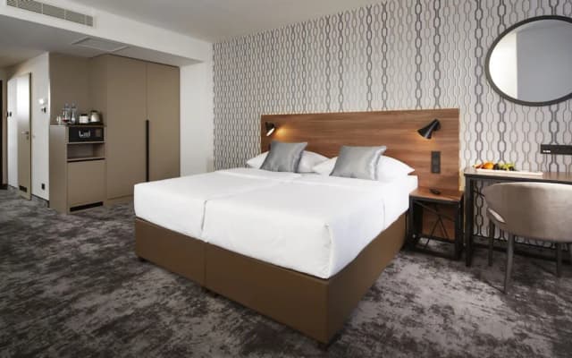 OREA Hotel Pyramida Praha-Deluxe Room, Pool Access-7