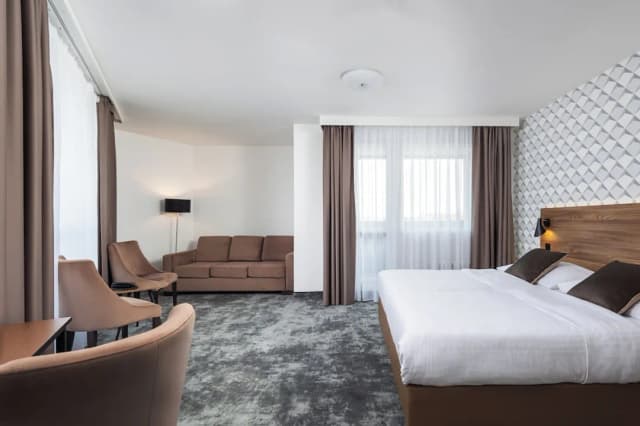 오레아 호텔 피라미다 프라하-디럭스 스위트, 수영장 이용-1