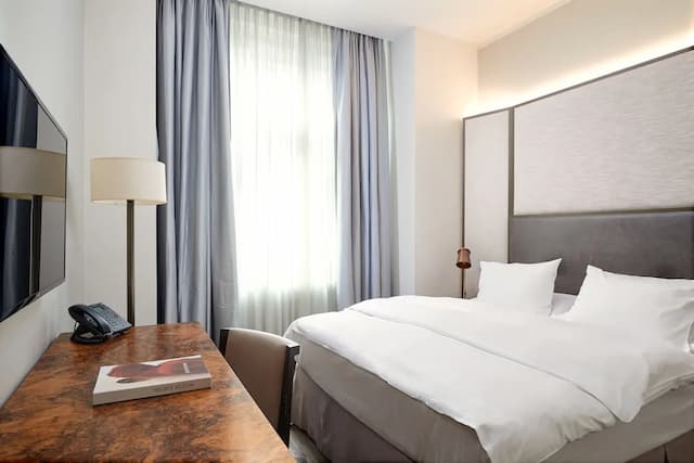 徽章飯店-Queen Dom-1