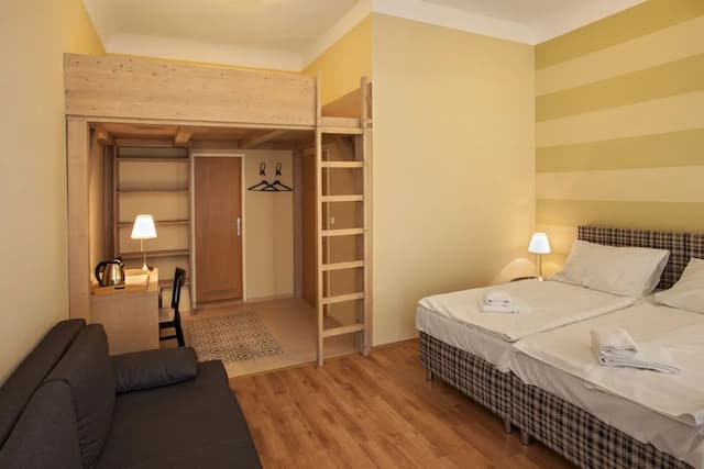 裴森科托舊城飯店-舒適四人房-1