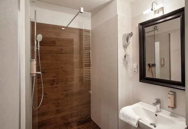 裴森科托舊城飯店-經濟四人房-4