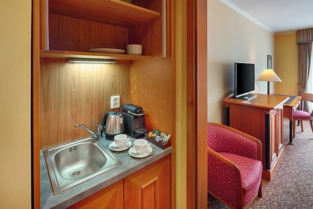 薩沃伊酒店-標準雙人房-8