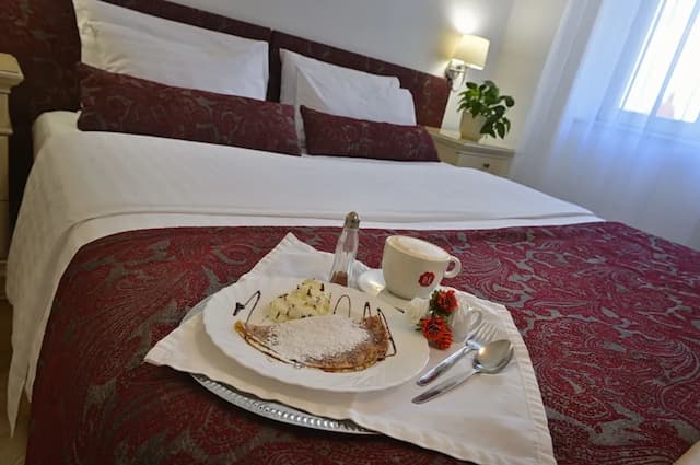 Hotel Suite Home Prague-Deluxe Suite-2