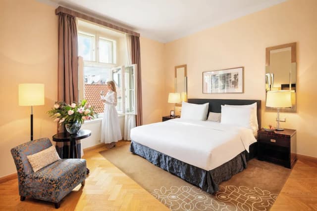 Mandarin Oriental, Prague-高级房, 1 张特大床-2
