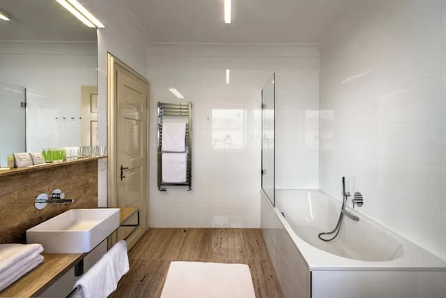 Hotel Golden Star-Deluxe Double Room-8