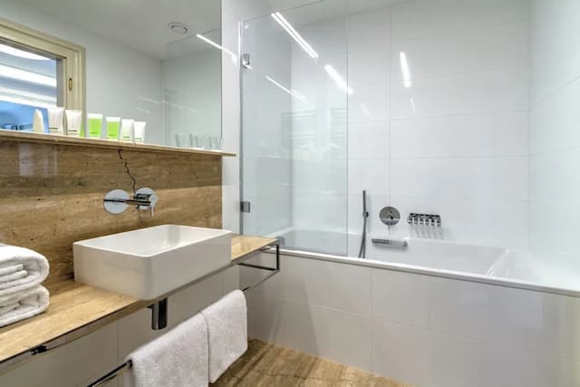 Hotel Golden Star-Deluxe Double Room-6