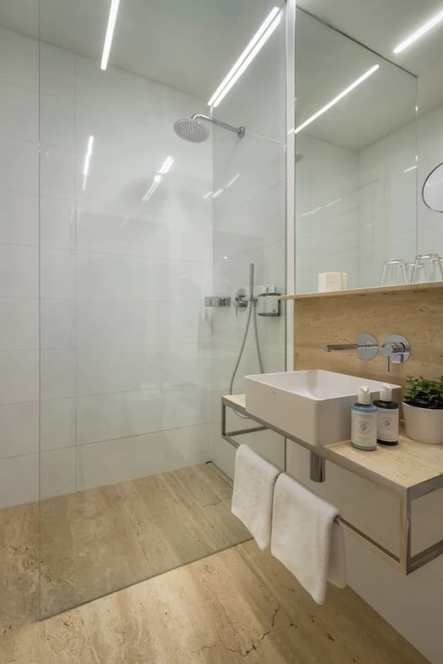 Hotel Golden Star-Deluxe Double Room-5