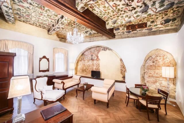 The Dominican-Executive Suite-4