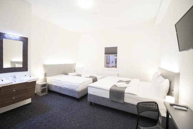 Narodni Stay-Deluxe Quadruple Room Atrium View-2