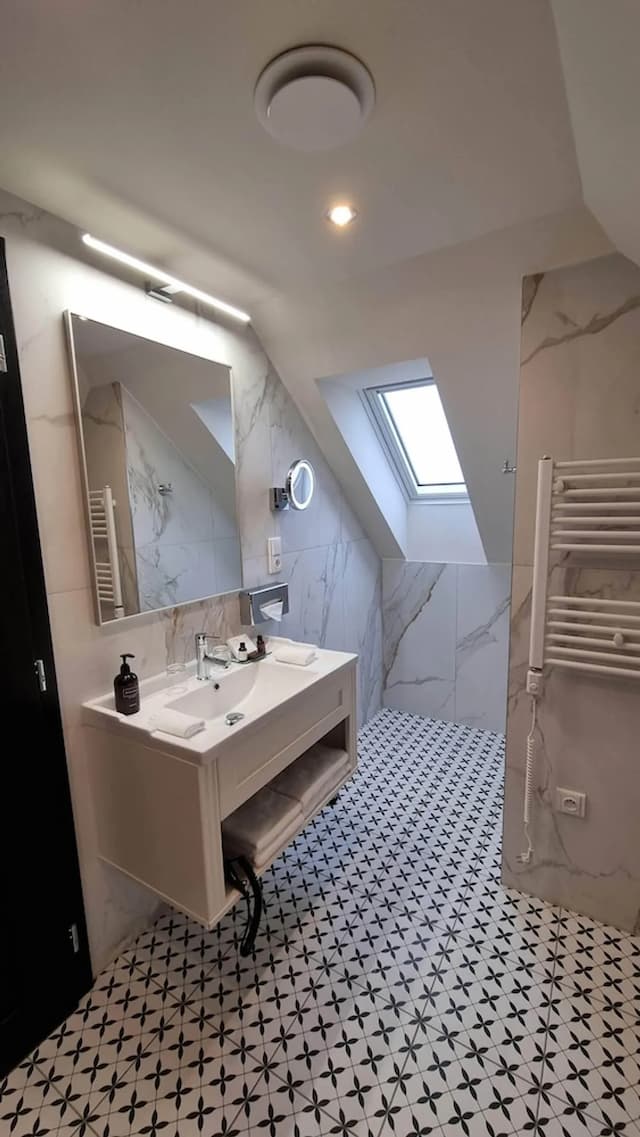 薩沃伊酒店-Attic room with stairs-5