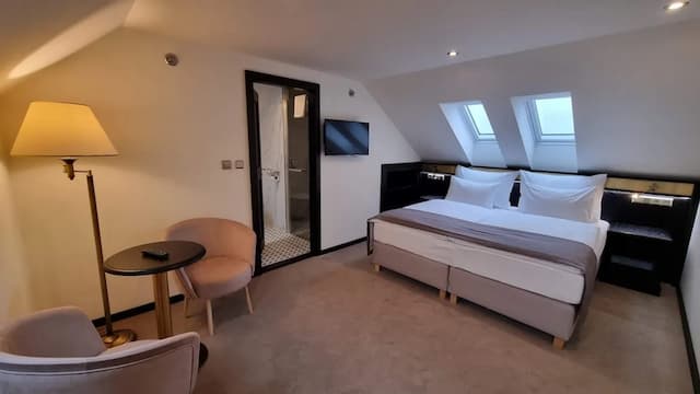 薩沃伊酒店-Attic room with stairs-1