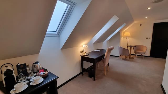 薩沃伊酒店-Attic room with stairs-2