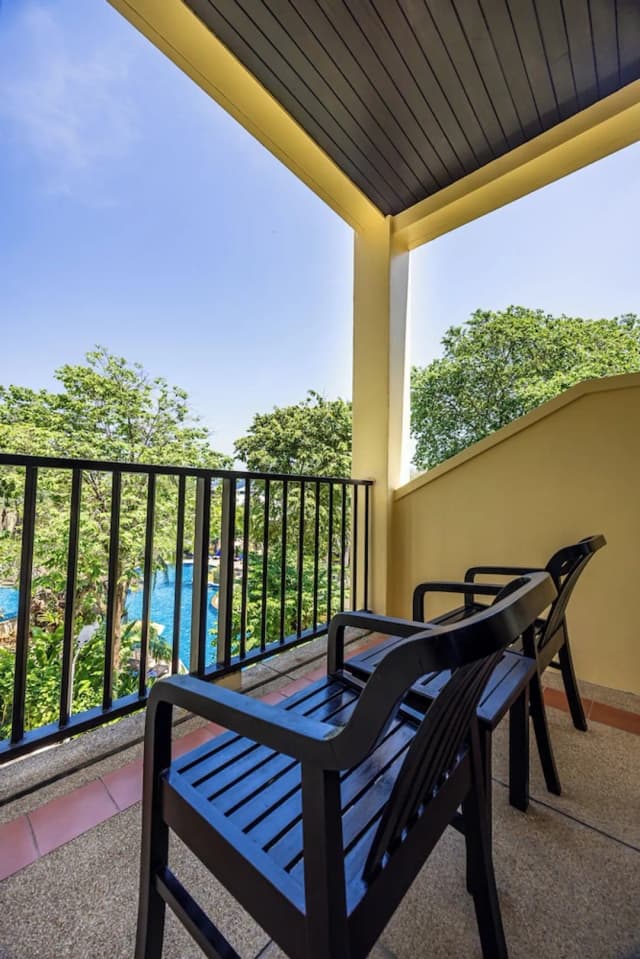卡倫海灘地平線渡假村-Superior Pool View-17