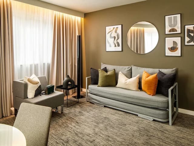 倫敦橋諾富特酒店-套房, 1 張加大雙人床及 1 張梳化床-2