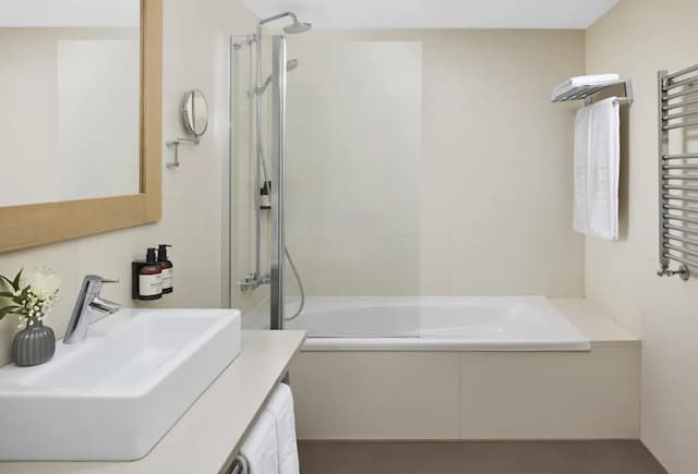 NH 바르셀로나 스타디움-슈피리어룸 (Extra Bed 2 adults + 1 child)-6