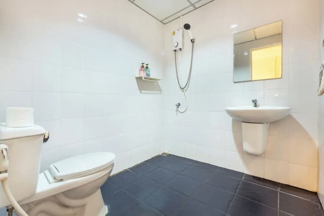 Sloth Hostel Don Mueang-Standard Twin Room Private Bathroom-7