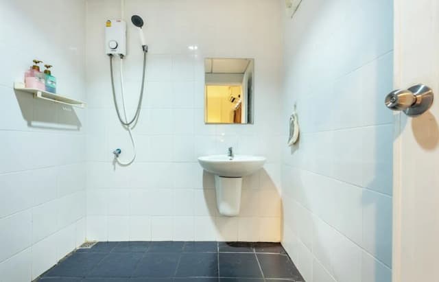 Sloth Hostel Don Mueang-Standard Twin Room Private Bathroom-8