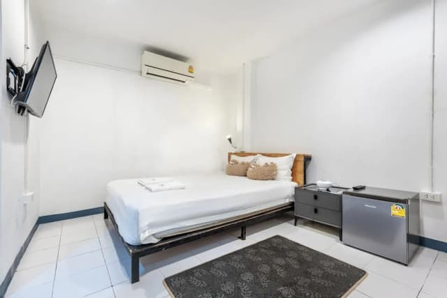 Sloth Hostel Don Mueang-Standard Double Room No Window-1