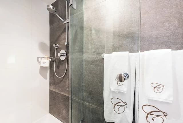 Carmana Hotel & Suites-Standard 2-Bedroom Suite (1 King + 2 Twins)-5