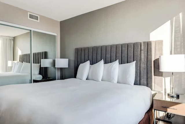 Carmana Hotel & Suites-Standard 2-Bedroom Suite (1 King + 2 Twins)-3