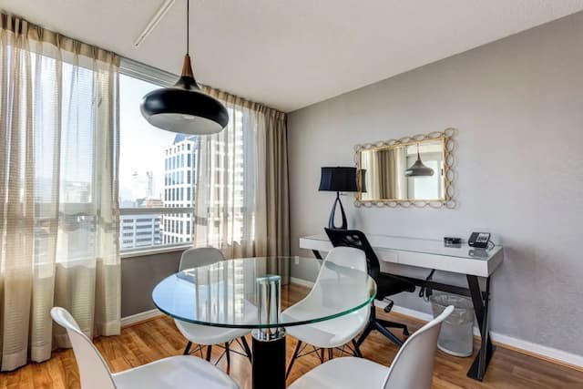 Carmana Hotel & Suites-Executive 2-Bedroom Suite (1 King + 2 Twins)-2