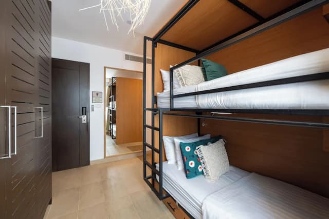 普吉島拉威 Selina Serenity 度假村-4 Bed Female Community Ensuite-1