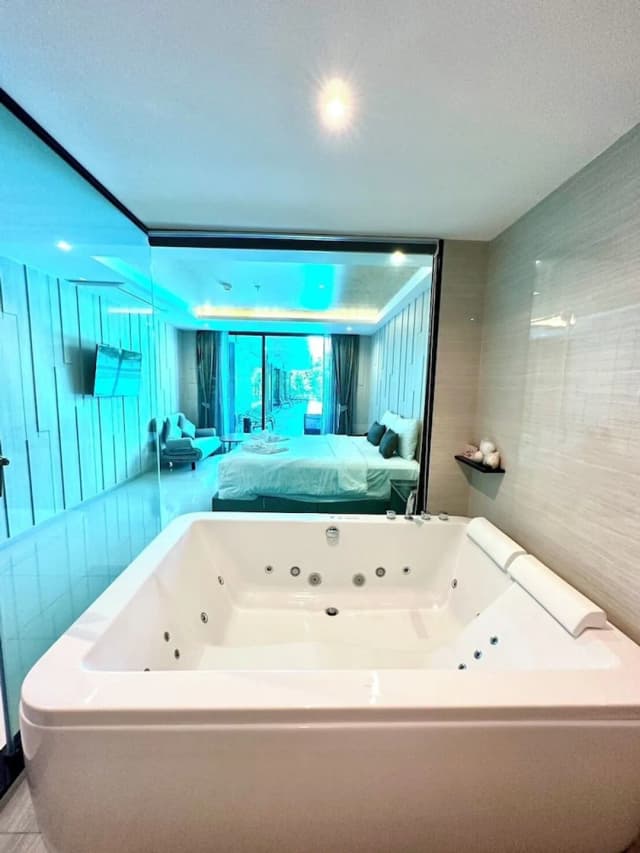 The Tj Hotel-Deluxe Suite Jacuzzi with Pool Access-1