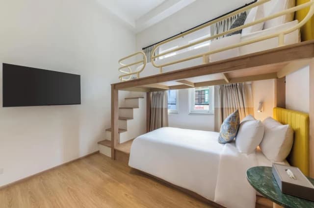 업스테어스 앳 톤 톤-Upstairs Bunkies-8