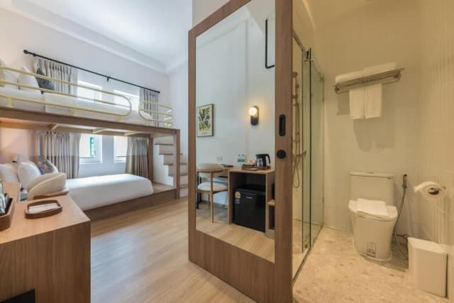 업스테어스 앳 톤 톤-Upstairs Bunkies-11