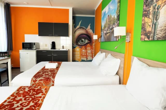 Amsterdam Teleport Hotel-家庭四人房-2