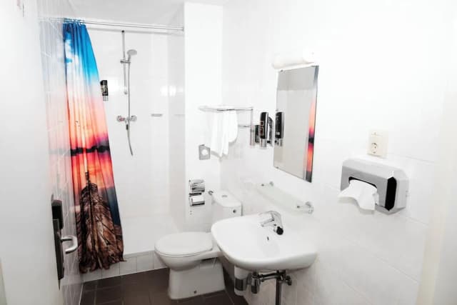 Amsterdam Teleport Hotel-家庭四人房-6