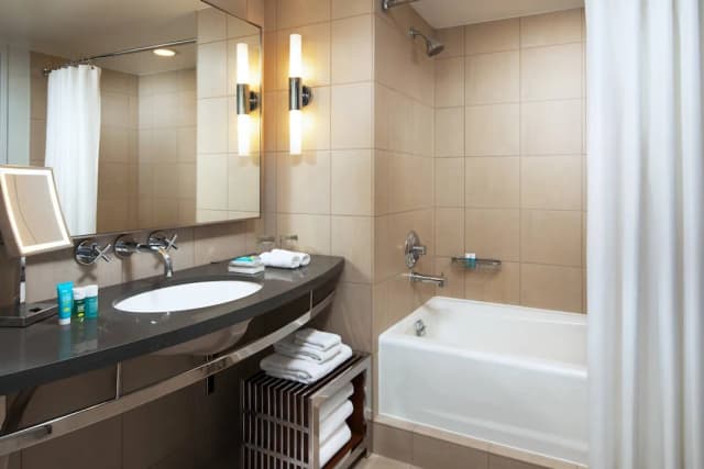 W Seattle-Standard Room, 1 King Bed (Hearing Accessible)-4