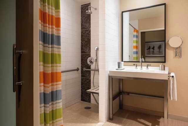 JW Marriott Los Angeles L.A. LIVE-客房, 1 张特大床, 城市景观 (Hearing Accessible)-5