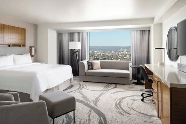JW Marriott Los Angeles L.A. LIVE-客房, 1 张特大床, 城市景观 (Hearing Accessible)-1
