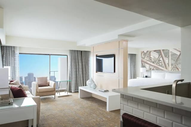 Chicago Marriott Downtown Magnificent Mile-Single Room, 1 Bedroom, City View (Mobility Accessible, Tub)-4