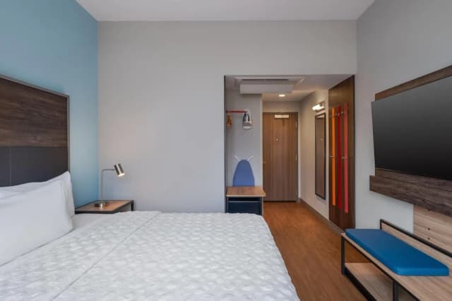 トゥルー バイ ヒルトン ヒューストン ダウンタウン コンベンションセンター-ルーム キングベッド 1 台 バリアフリー (Mobility & Hearing, Roll-in Shower)-4